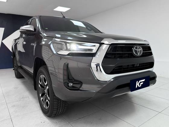 TOYOTA HILUX 2.8 D-4D TURBO DIESEL CD SRX 4X4 AUTOMÁTICO